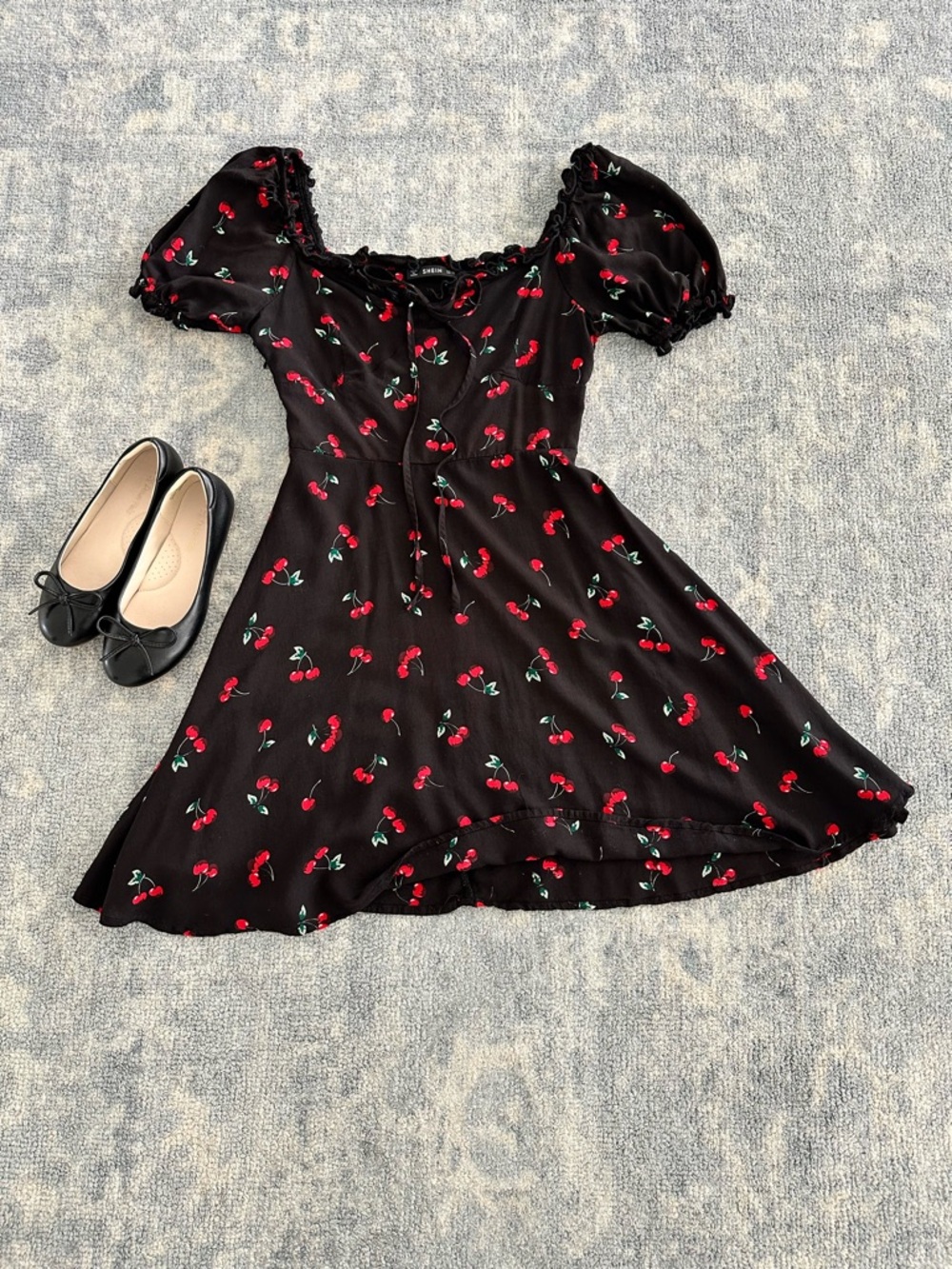 SHEIN Black Cherry Print Puff Sleeve Dress